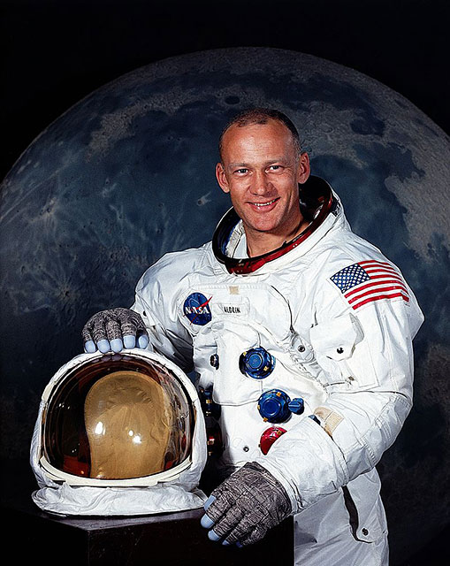 OMEGA - SPEEDMASTER APOLLO 11 - 2